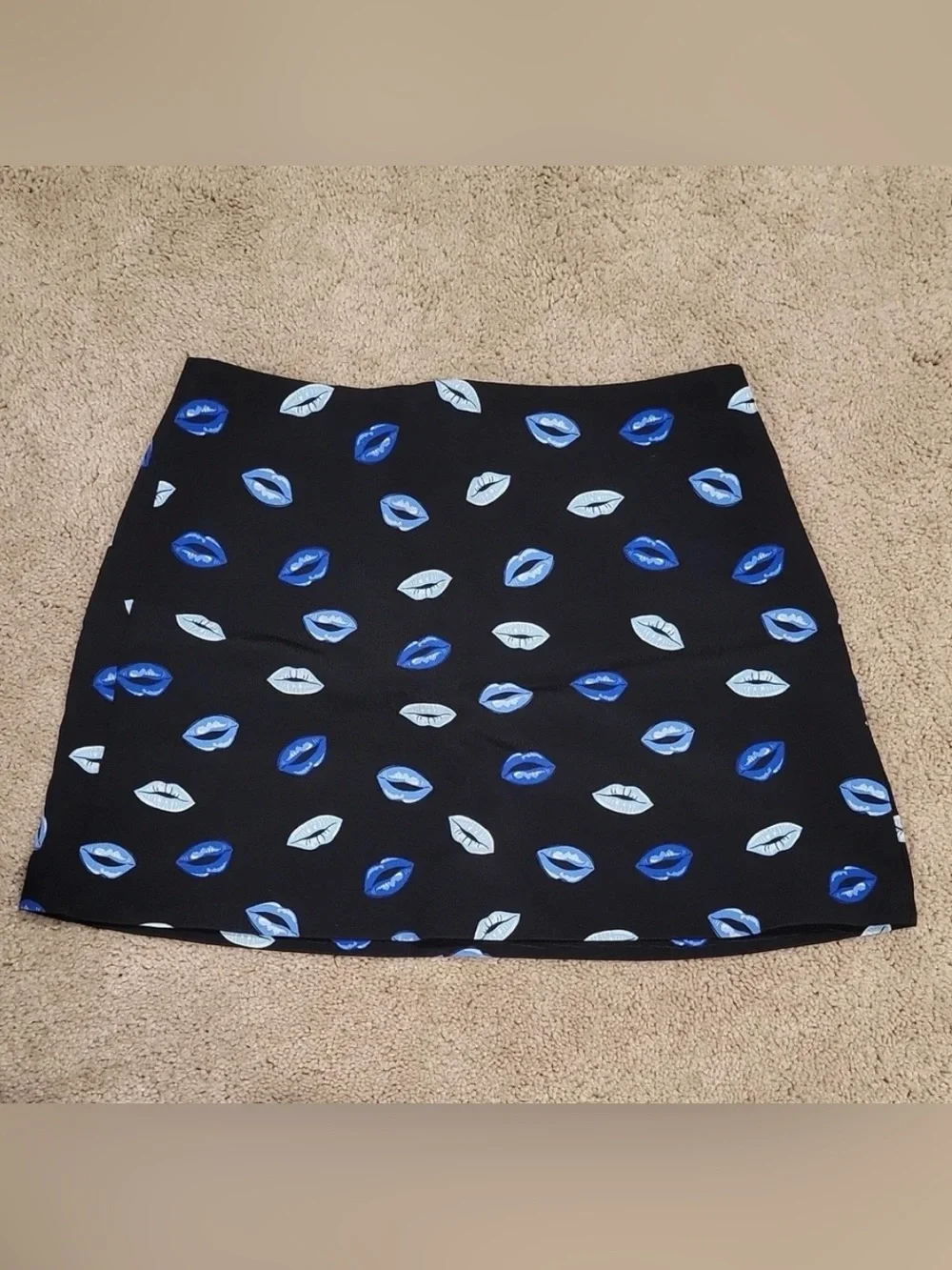 ZARA COLLECTION Lip Mini Skirt